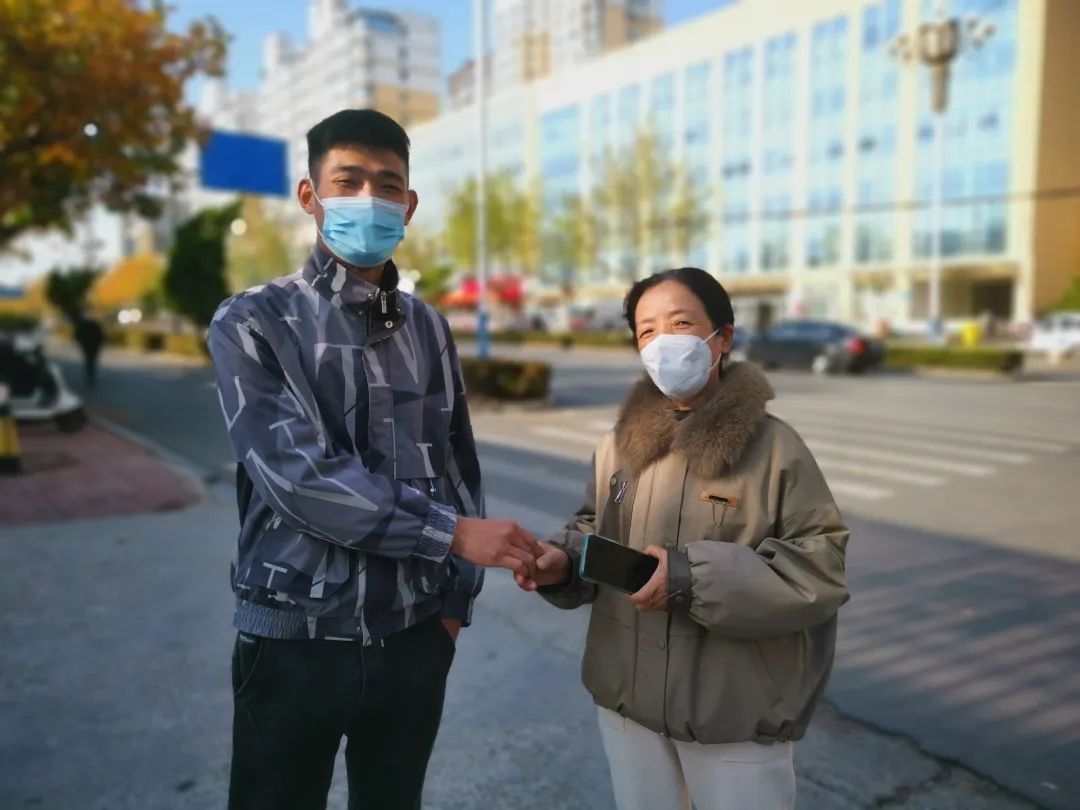 蒙阴街道新华社区:弘扬雷锋精神,服务居民群众