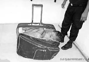 「白日鬼话」英国妇女婚外情，将孩子装进手提箱变木乃伊