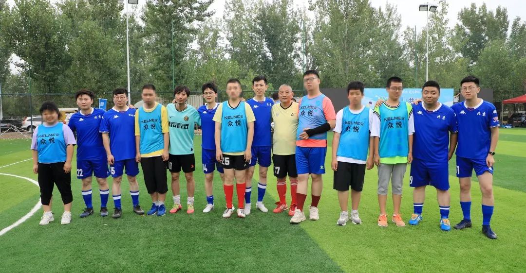 为热爱上场，建设者与“星星的孩子”逐梦绿茵