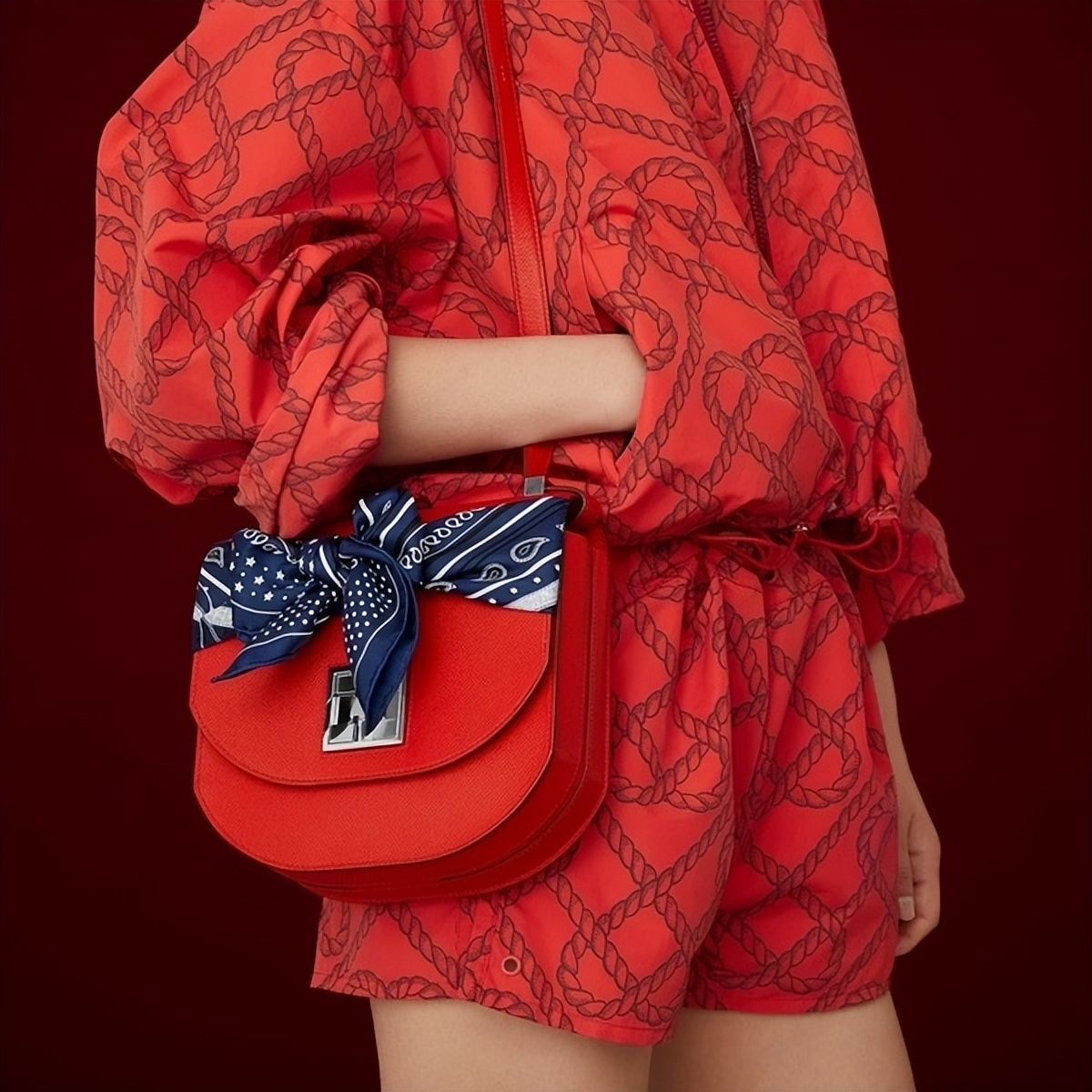 hermes丝巾经典款,爱马仕丝巾系法挎包