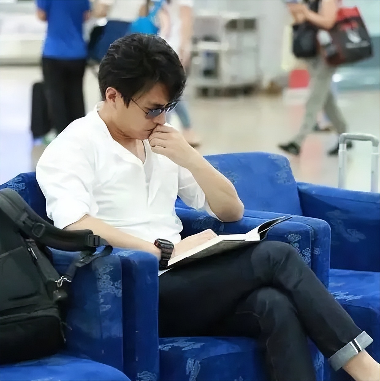 吴越评价靳东的长相,吴越和靳东差几岁