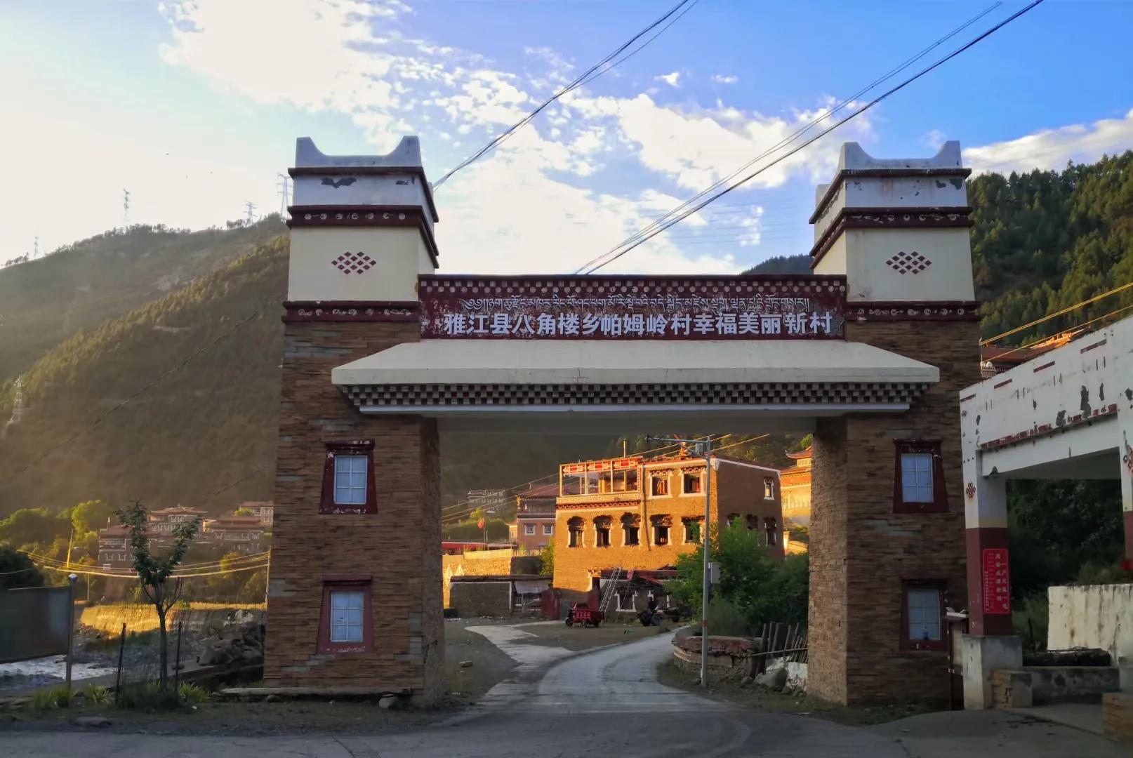 甘孜州最美风景在路上,金秋的甘孜州