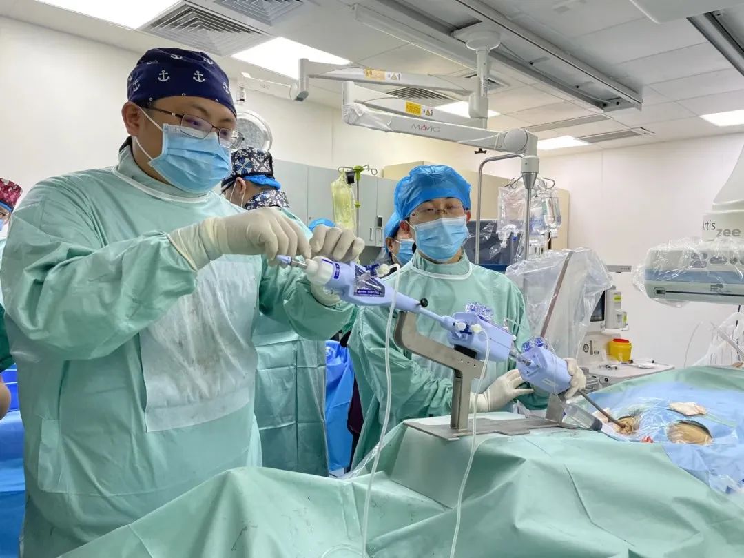 医生用小夹子为4名老人修好心门,76岁大爷心脏抢救