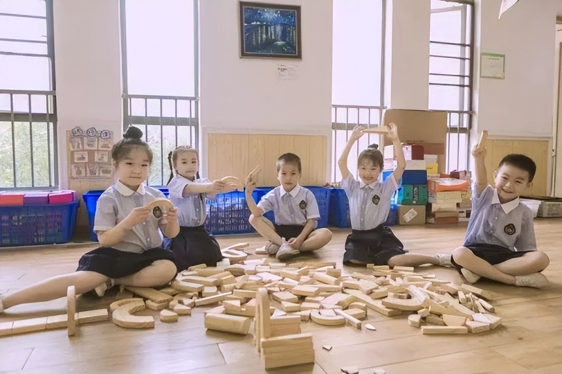 成就每个孩子的幸福童年,成就幼儿快乐而有意义的童年