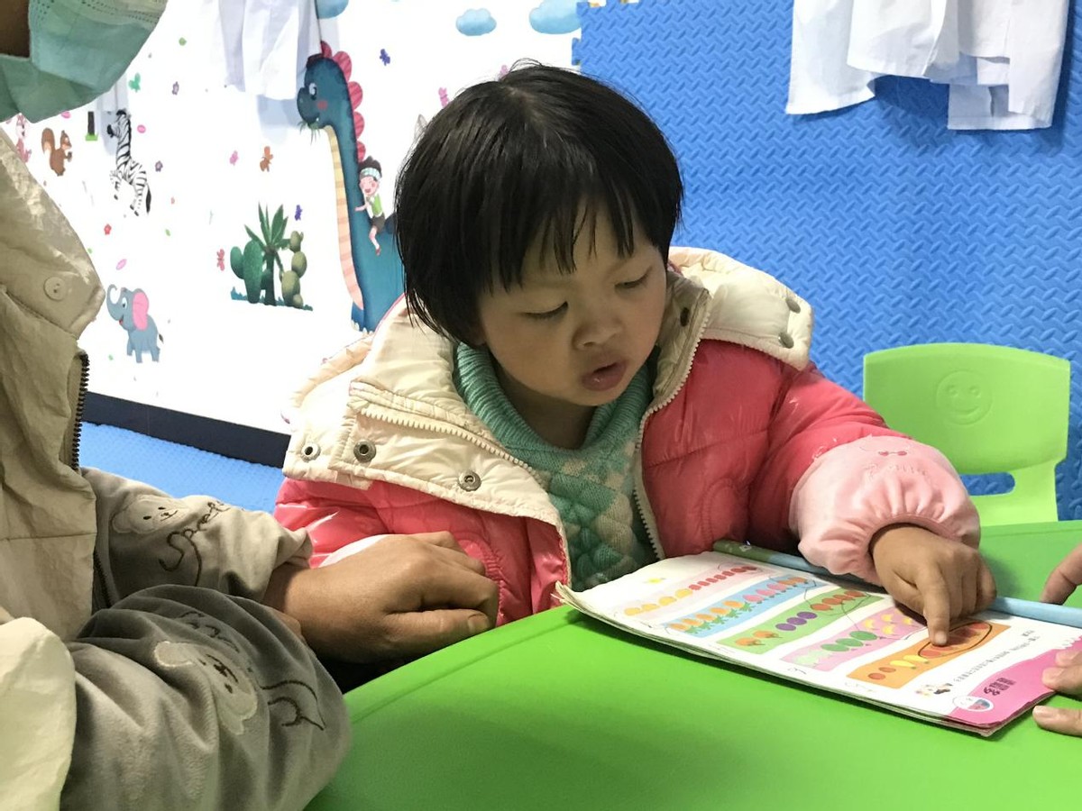 婴儿脐带绕颈致死新闻,小孩出生曾经因为脐带绕颈难产