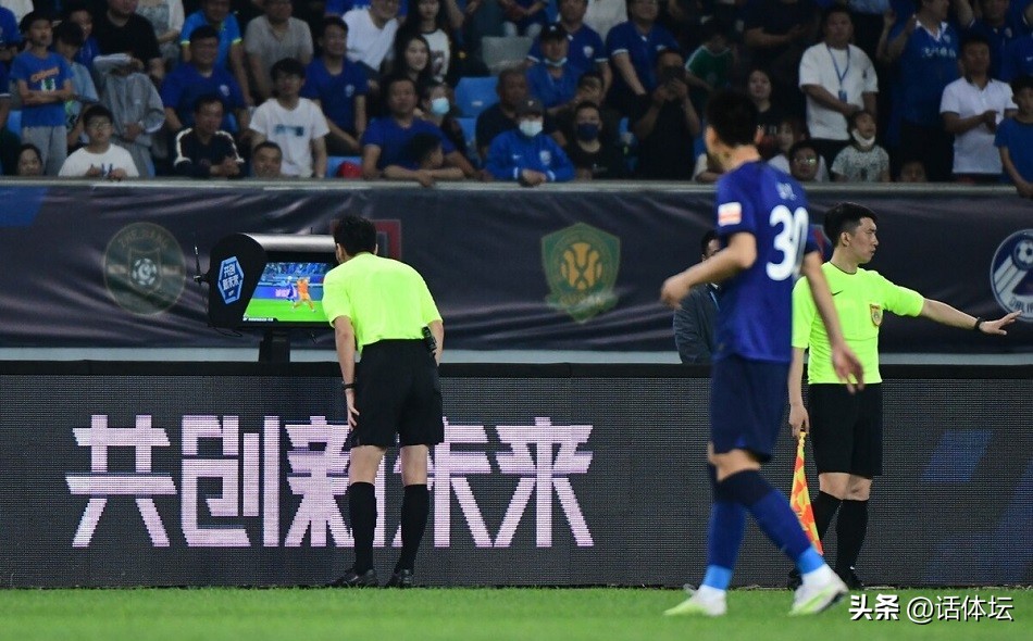 气愤又心酸！裁判无视泰山：2度致命改判，落寞中超贵族声嘶力竭