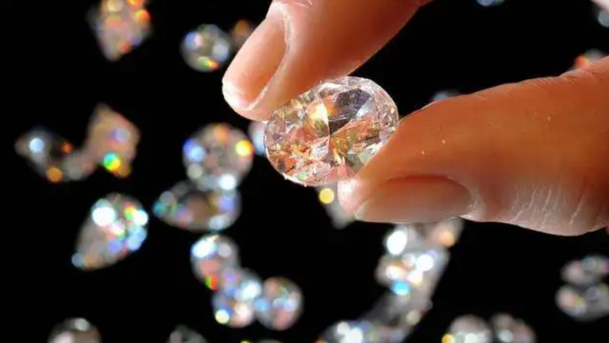 周大福2万钻戒,周大福2万玉无事牌值得买么