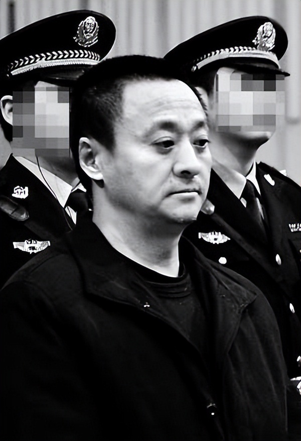 “白宫教父”文强：霸占警花强奸女学生，被捕后自供玩弄女明星