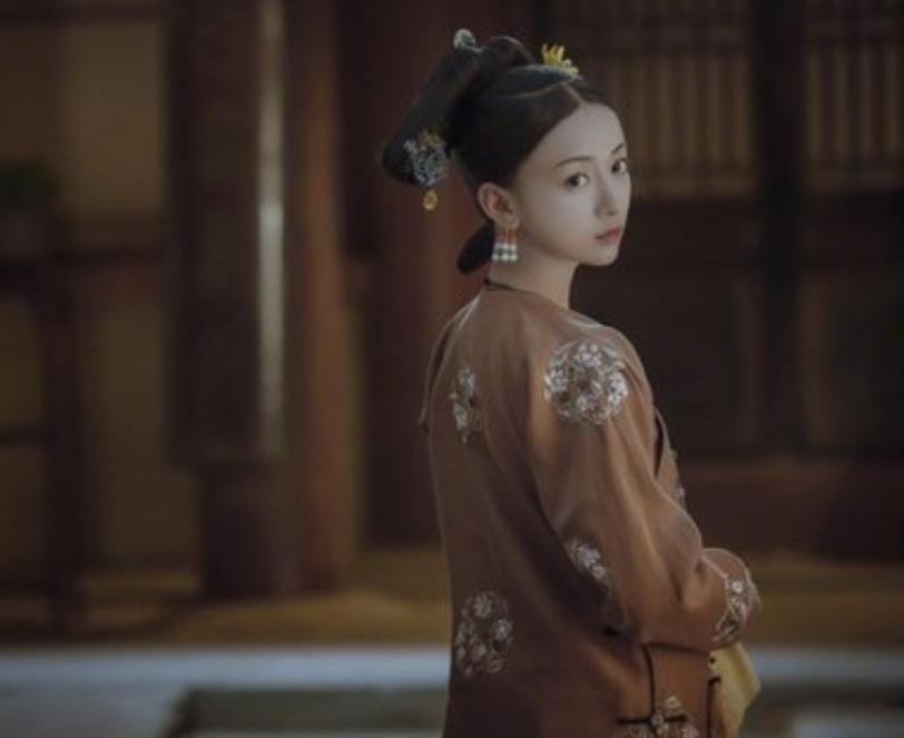 10位颜值巅峰的女星今昔对比,十位素颜女星前后对比