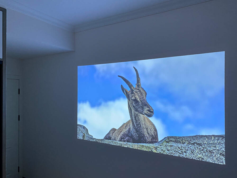 太卷了！亮度1300CVIA、帝瓦雷调音，AOCK1智能投影或成4K段爆款