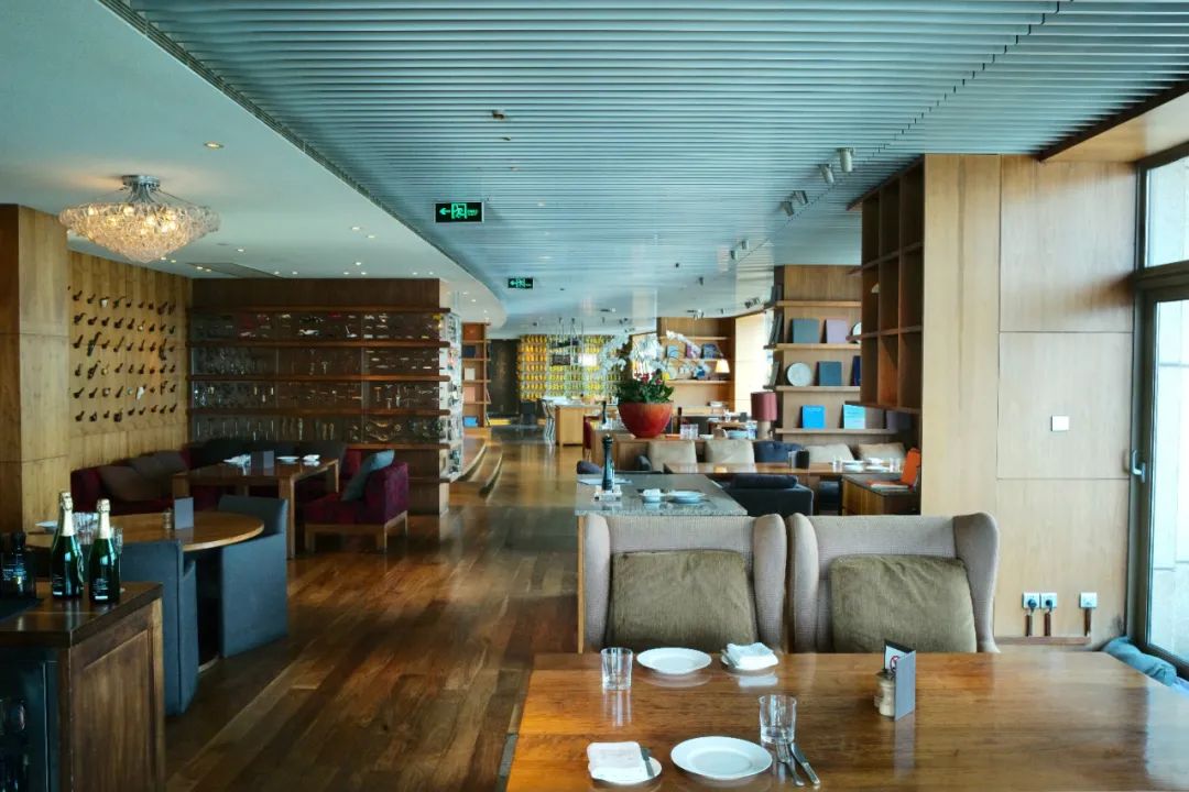 配备一星米其林黑珍珠餐厅,比米其林黑珍珠高端的餐厅