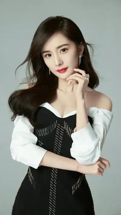杨幂慷慨且大方,女明星里杨幂有多少钱