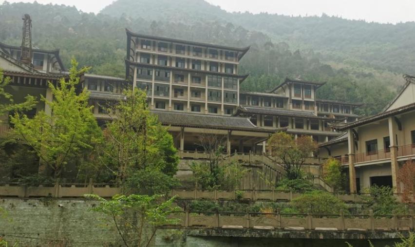 “挣扎”6年后,金佛山画家村旅居项目明日又将上架拍卖