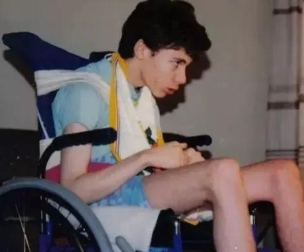 南非男孩昏睡十一年,南非男孩卧床11年