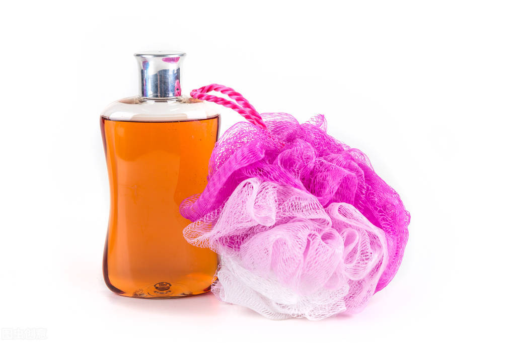 皮肤干裂紧绷起皮发白,一到春秋皮肤就起皮干裂