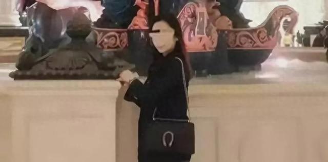 车展上的顶级车模让人迈不动步子,车展十分养眼的车模让人印象深刻