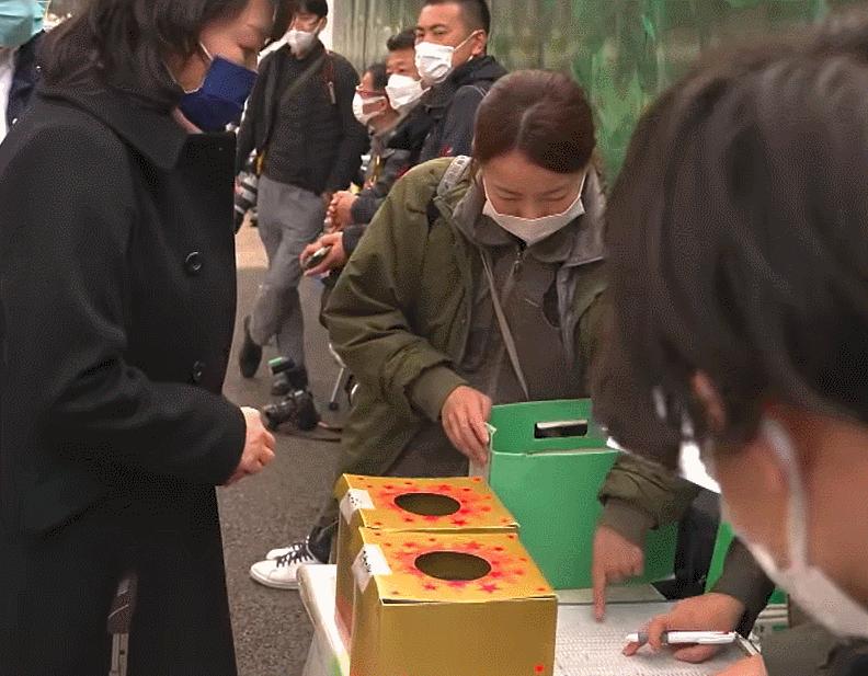 大熊猫香香回国日本民众哭着告别,大熊猫香香回国日本民众哭了