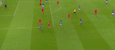 5-1，巴萨前锋2射1传，内马尔点射+造对手红牌，巴西狂胜非洲劲旅