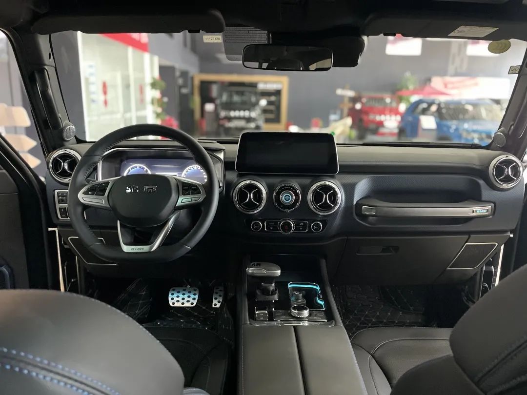 21款bj40刀锋英雄柴油版用车感受,bj40刀锋英雄柴油版白色真实感受