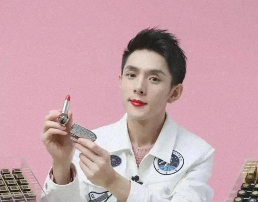 李佳琦哪个学校毕业的,李佳琦大学没毕业吗