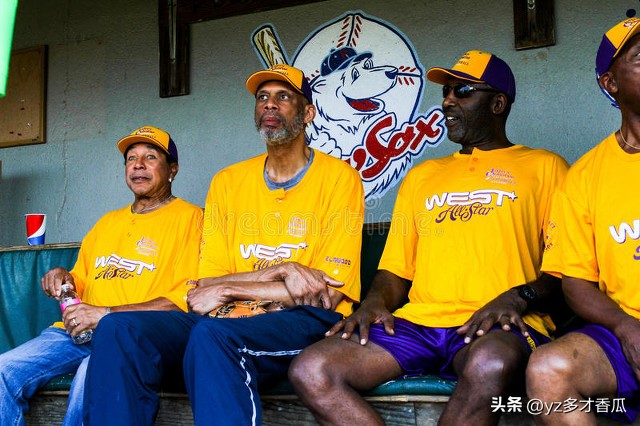 科比用行动诠释曼巴精神,科比在湖人的生涯