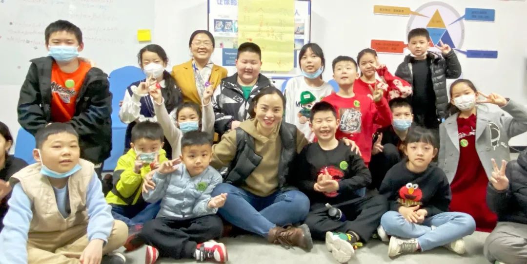 心中有梦眼中有光脚下有行动,心中有梦眼里有光脚踏实地