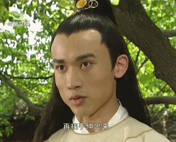 她也翻车了？？明明那么美，却被造型毁到没眼看，她这是怎么了？