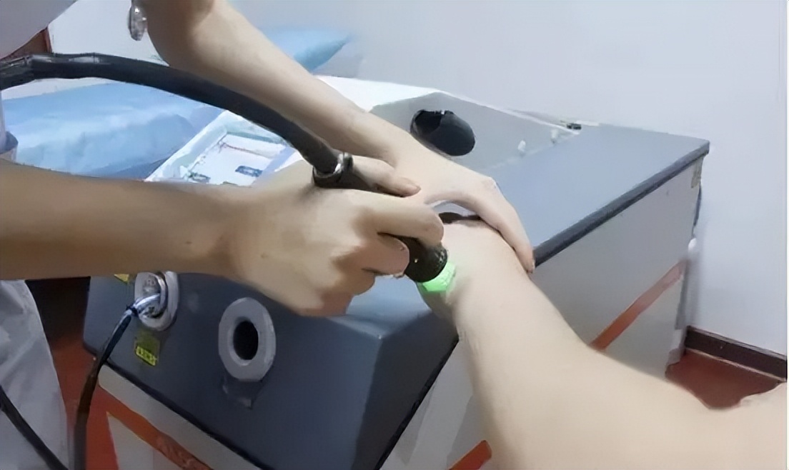 咨询：外阴白斑是白癜风吗？对身体会有哪些危害？