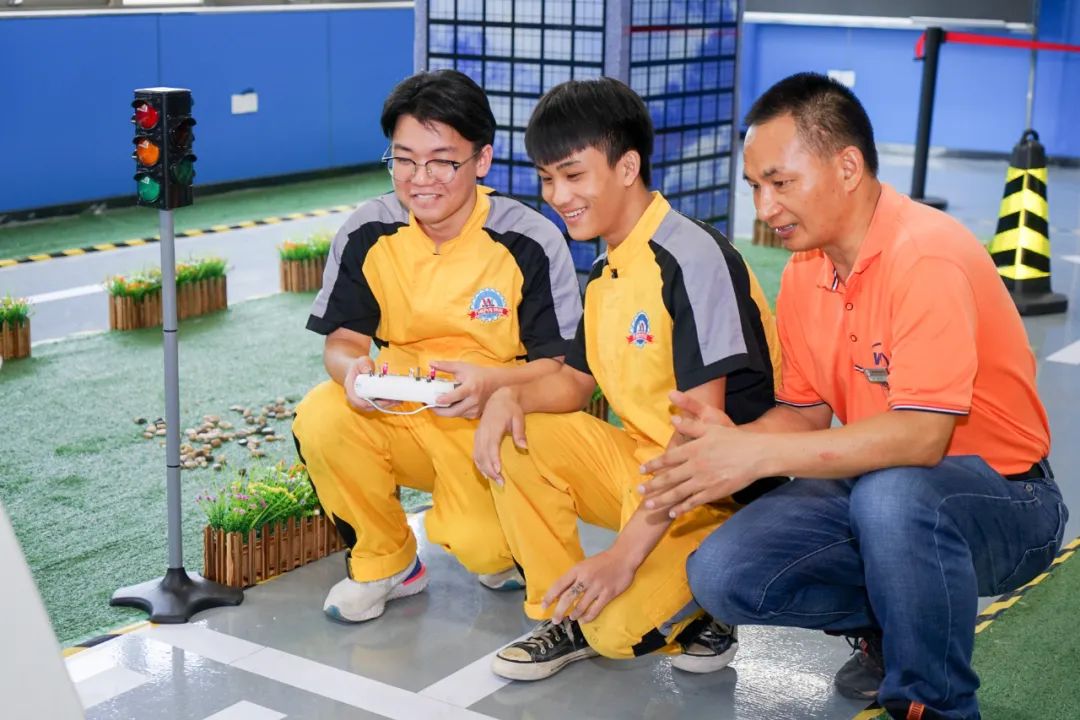 初中生没考上高中怎么选择技校呢,没参加中考上技校需要带什么