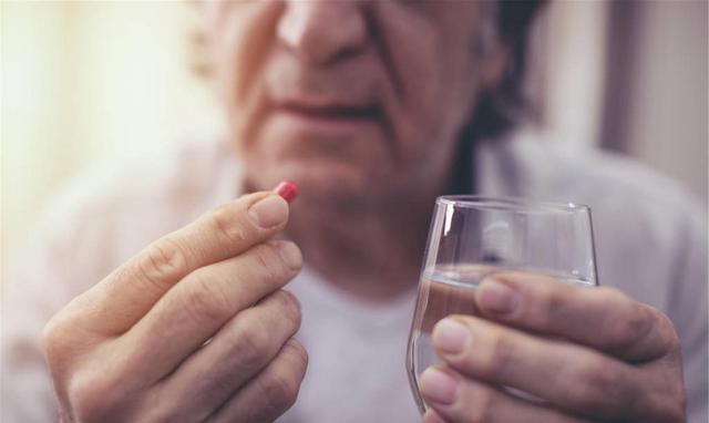 阿奇霉素用药期间禁止吃什么,阿奇霉素慎用