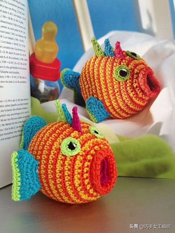 她只用零线就把鱼钩出了百变的花样，还超实用，真是太聪明了！