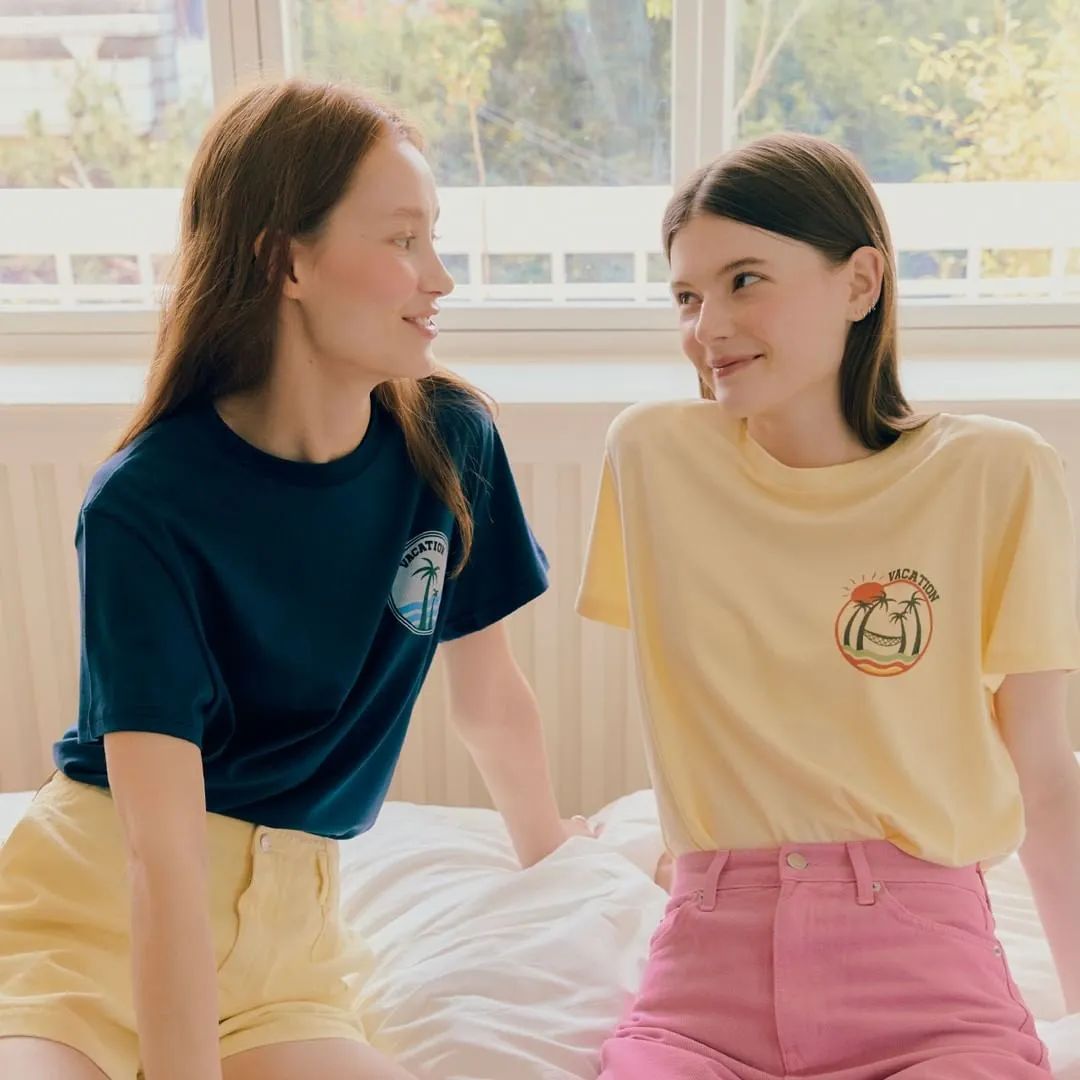 今年流行怎么穿t恤,今年最流行的减龄t恤