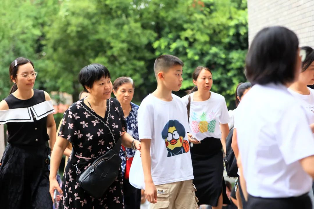 一颗新星落在你我眼眸！双流中学初2023级新生报到纪实