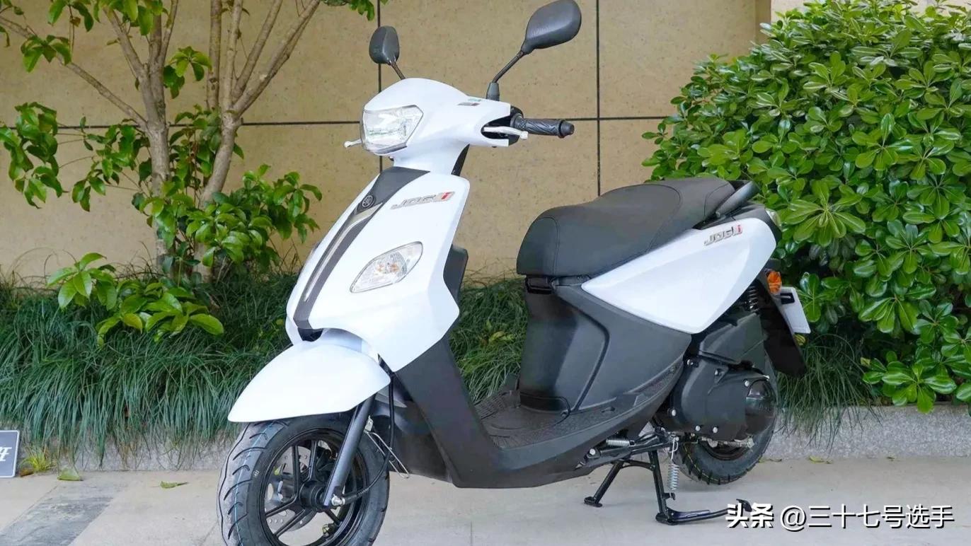 预算10000的踏板车,10000块钱左右什么样的125踏板车