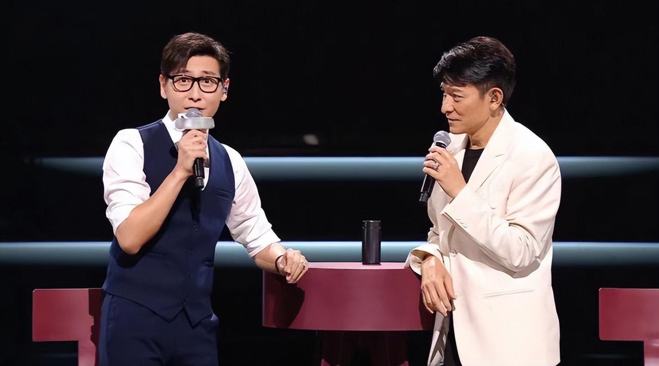 刘德华演唱会最震撼的一次,刘德华17岁演唱会哭了视频