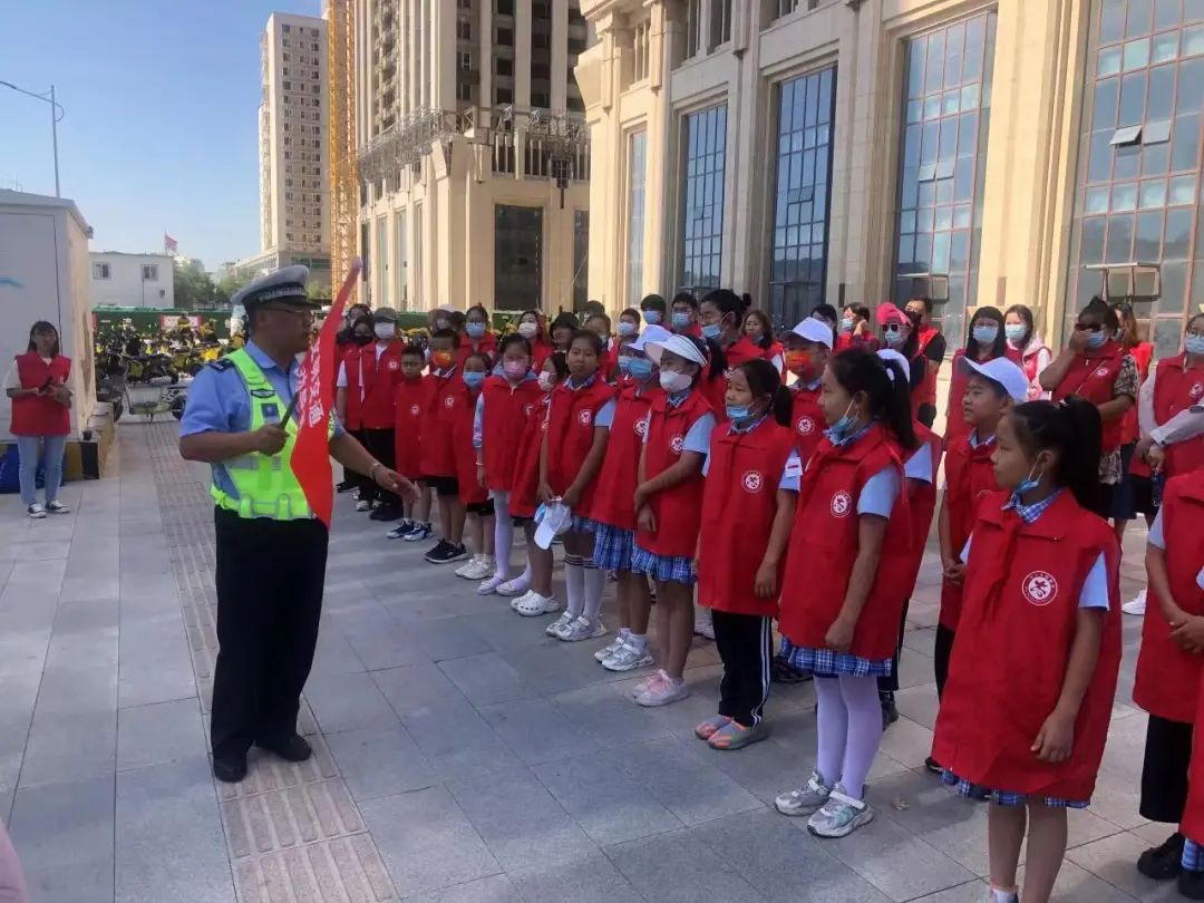 传承红色基因——包头市包钢实验二小“红领巾梦想号”起航