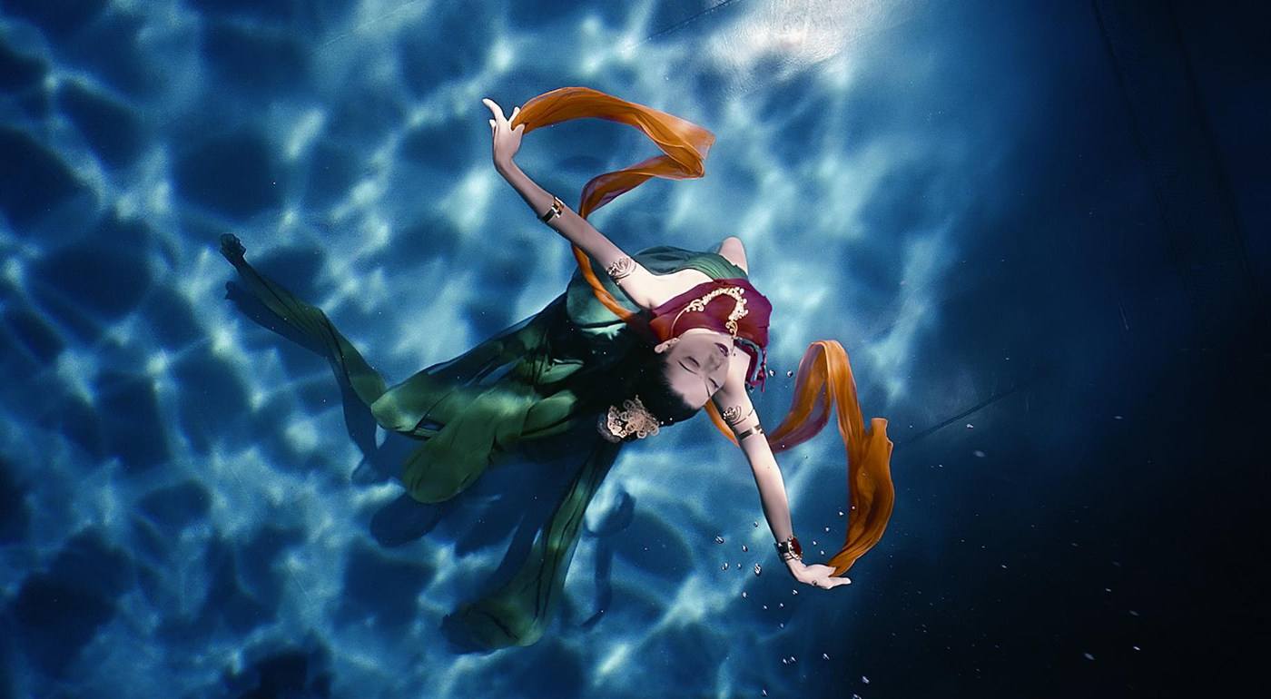 乐深度：宇宙级网红，都有一条大金链子