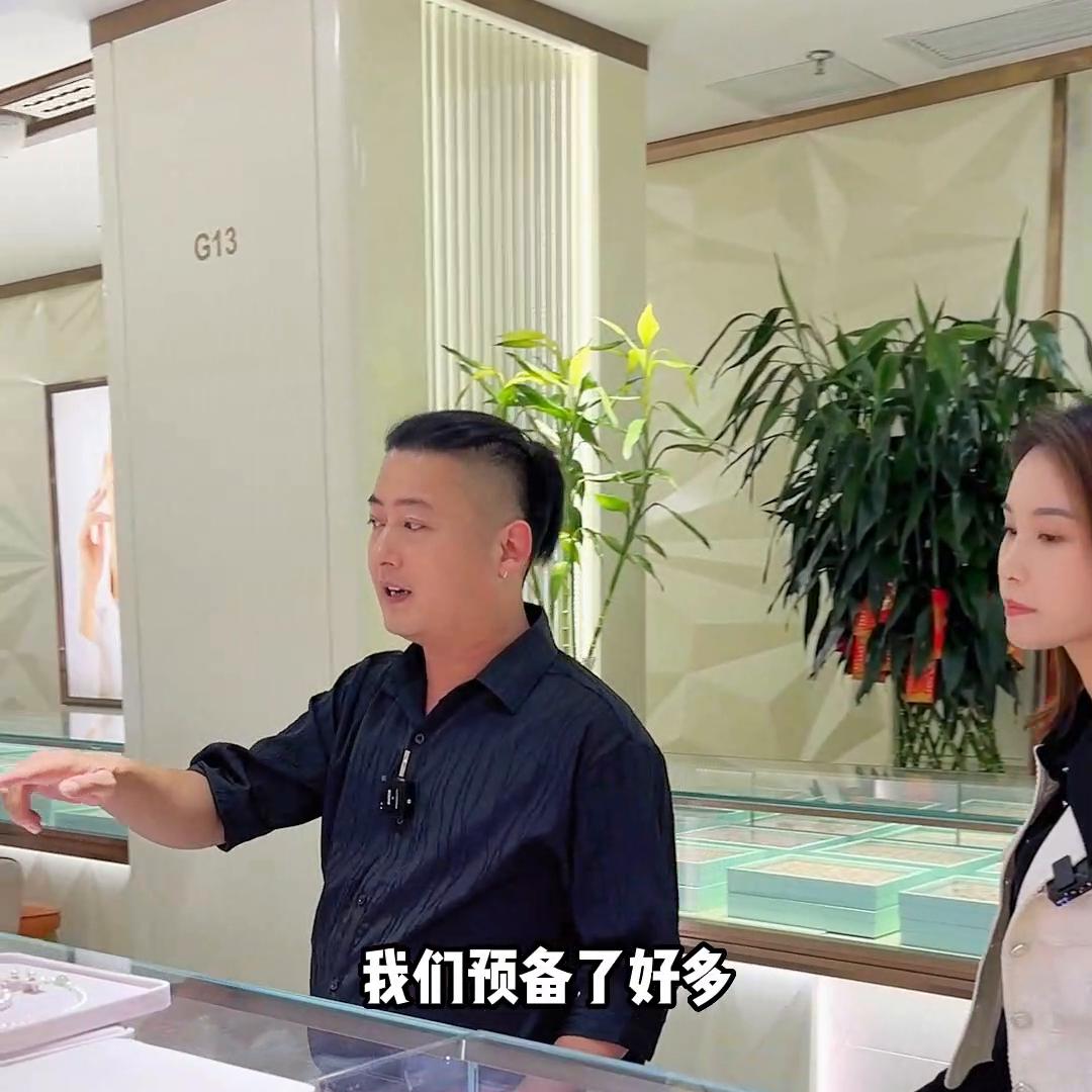 时尚饰品深圳市,时尚饰品批发实体店