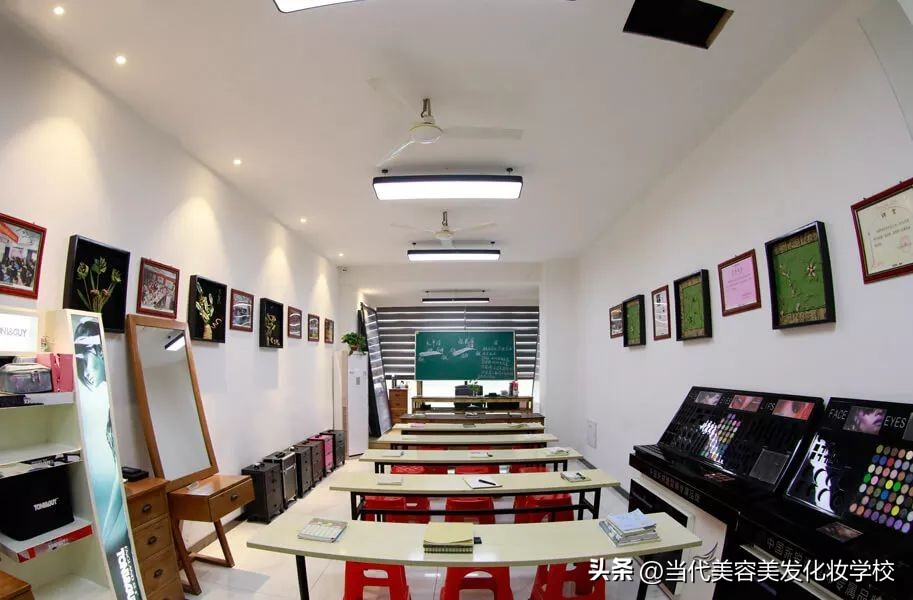 最好的影楼化妆学校,十大美容美发化妆学校