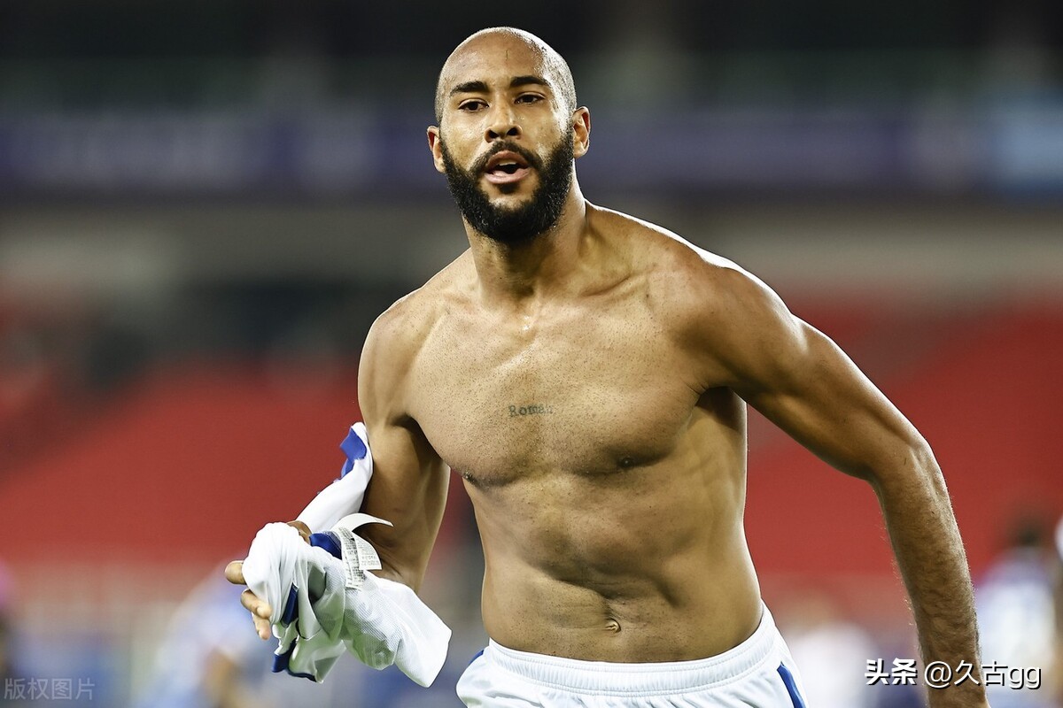 露宿街头只为不打扰民众,露宿街头