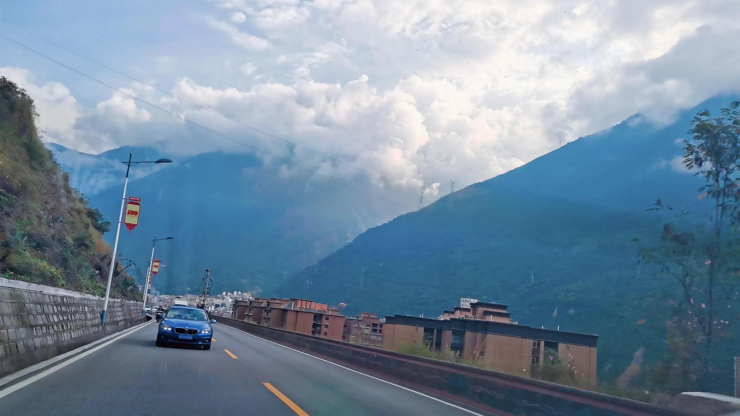 318堵车风景线,四川318国道沿途风景视频