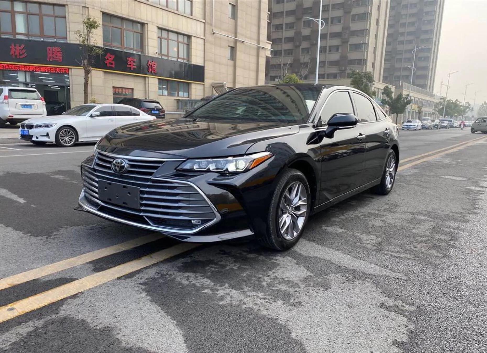 丰田亚洲龙试驾评测2.0,亚洲龙2.5和凯美瑞2.5哪个油耗低