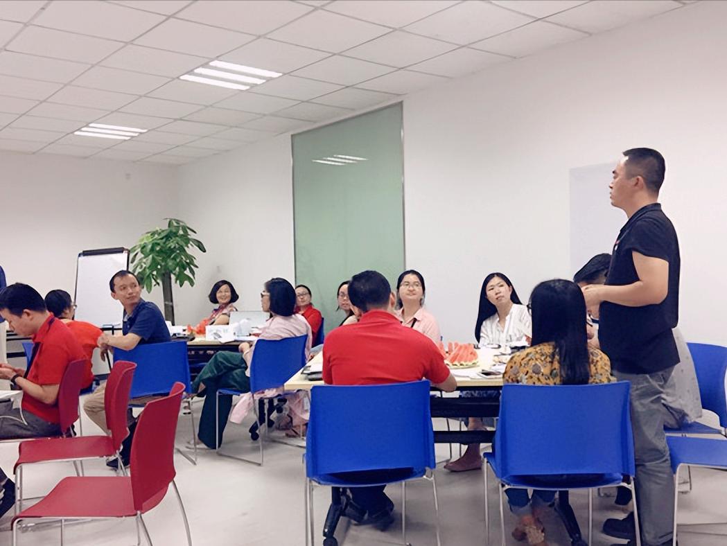 总经理与副总裁哪个职位高,总经理和副总裁谁的权力大