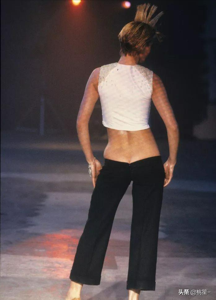 麦昆alexandermcqueen怎么穿,麦昆ALEXANDERMCQUEEN新款套装