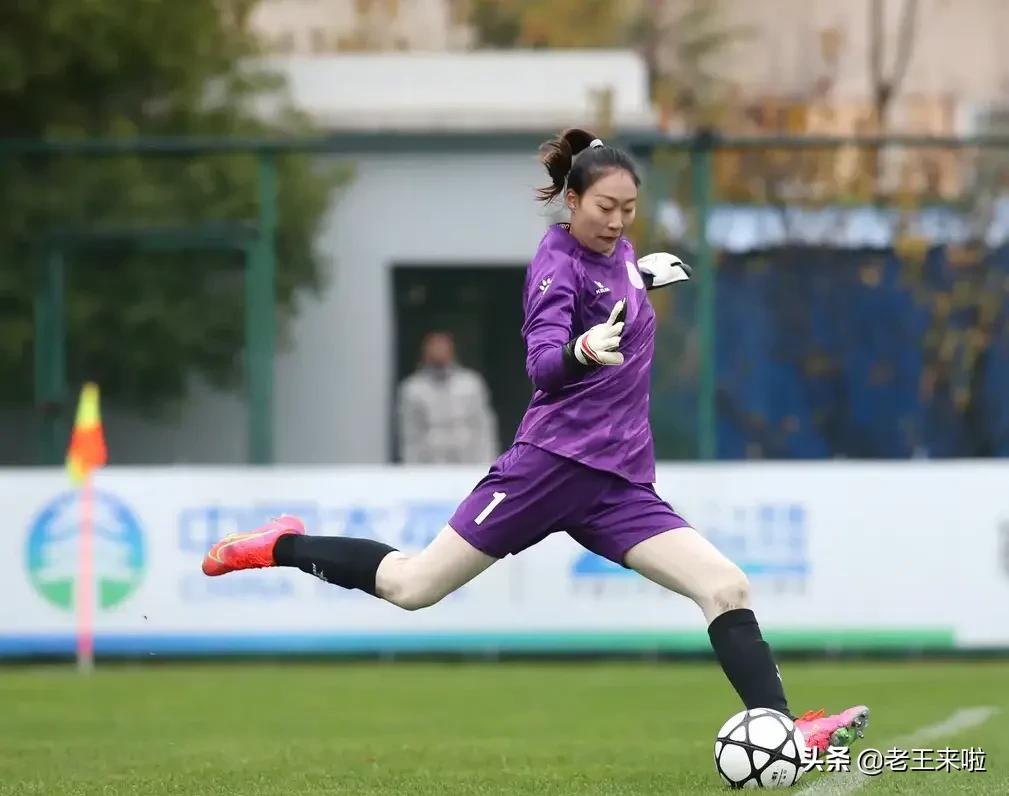 铿锵玫瑰！徐州90后“姊妹花”入选中国女足