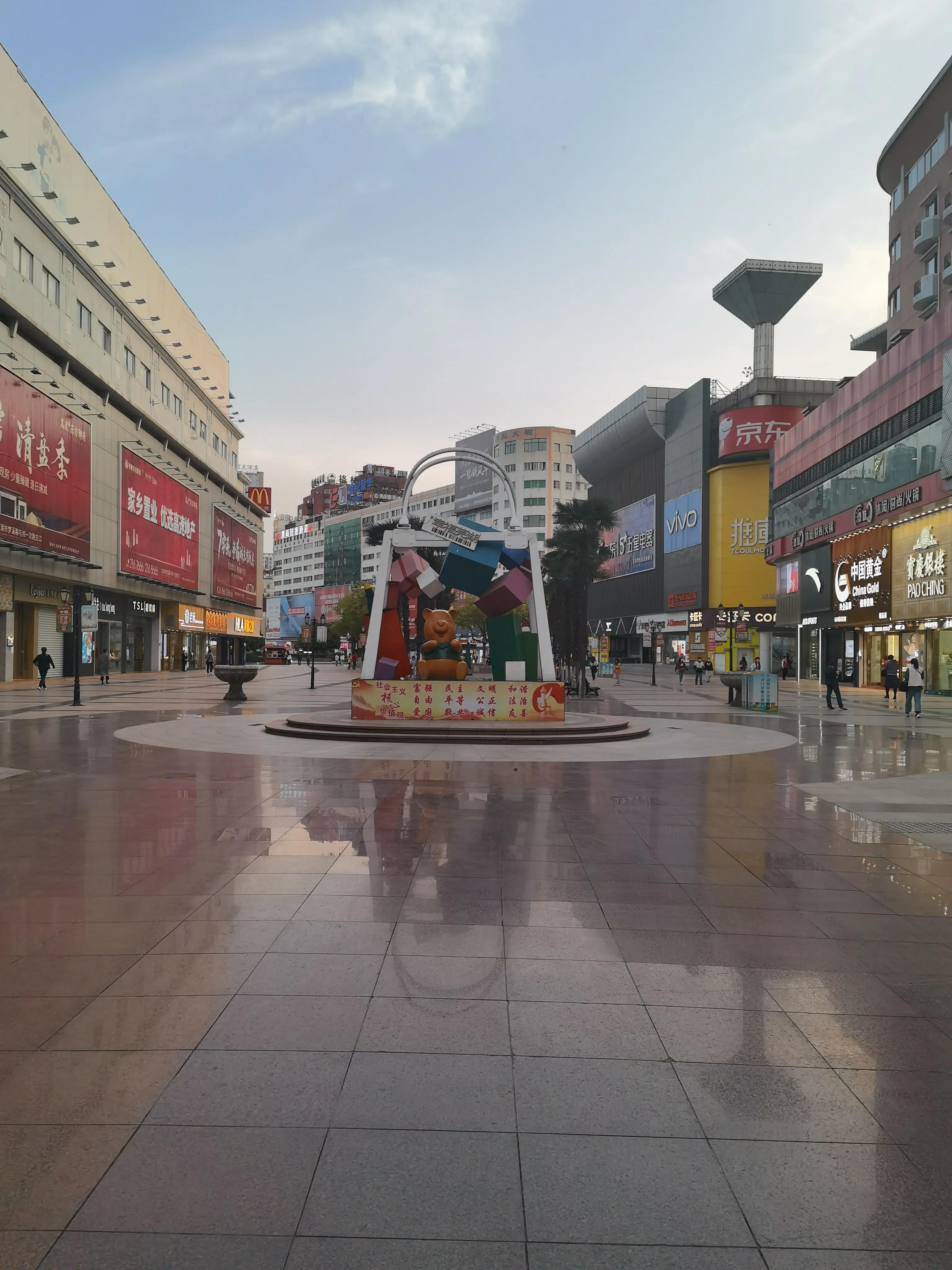 疫情期间的延吉市步行街,芜湖步行街冷清