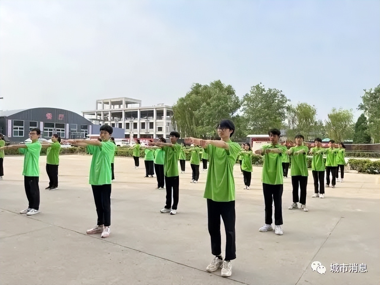 立中华十德树时代新人——临汾新博学十德教育论坛隆重召开