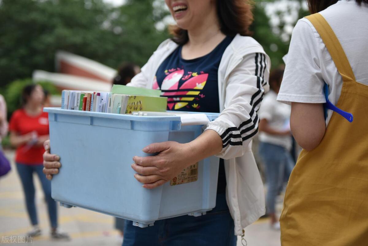 两个人再见面时的文案句子短句,离开一个人的文案短句干净