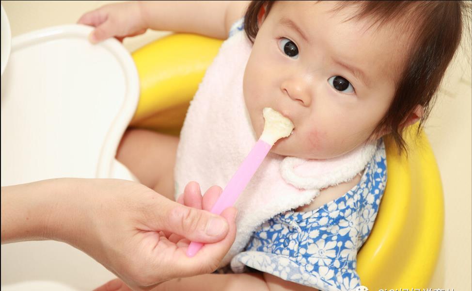 宝宝断奶警示：3种信号不能再等！