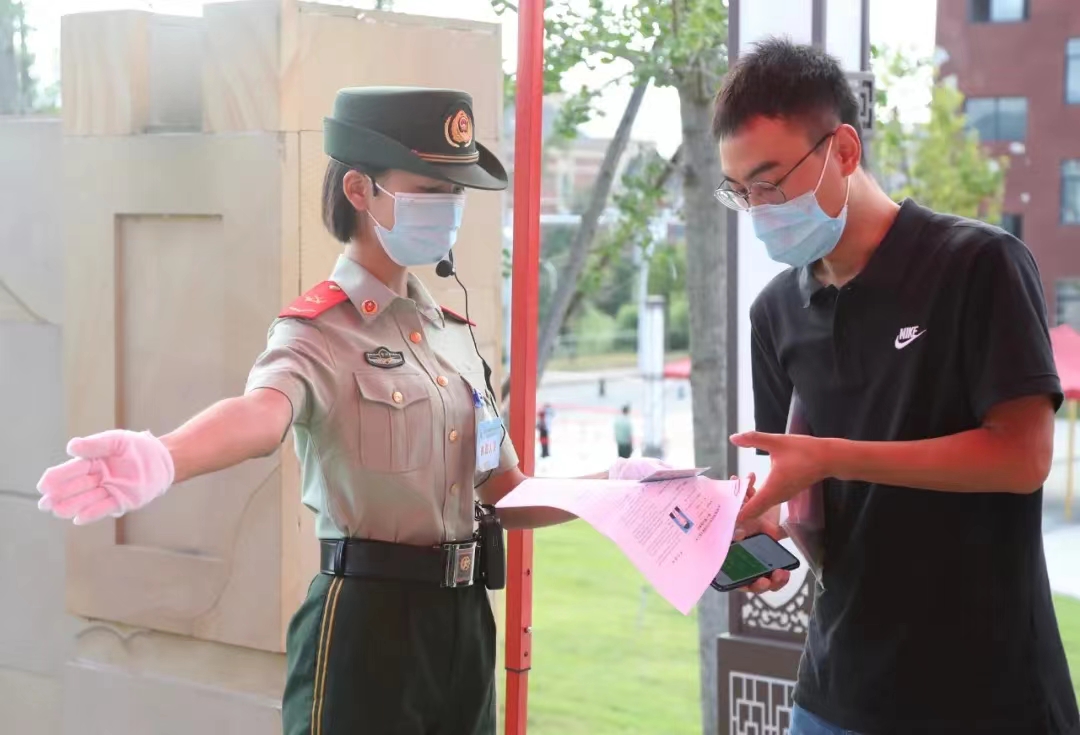 *队军**文职人员工资竟比军官还高，看完这些原因后，不得不说冷知识